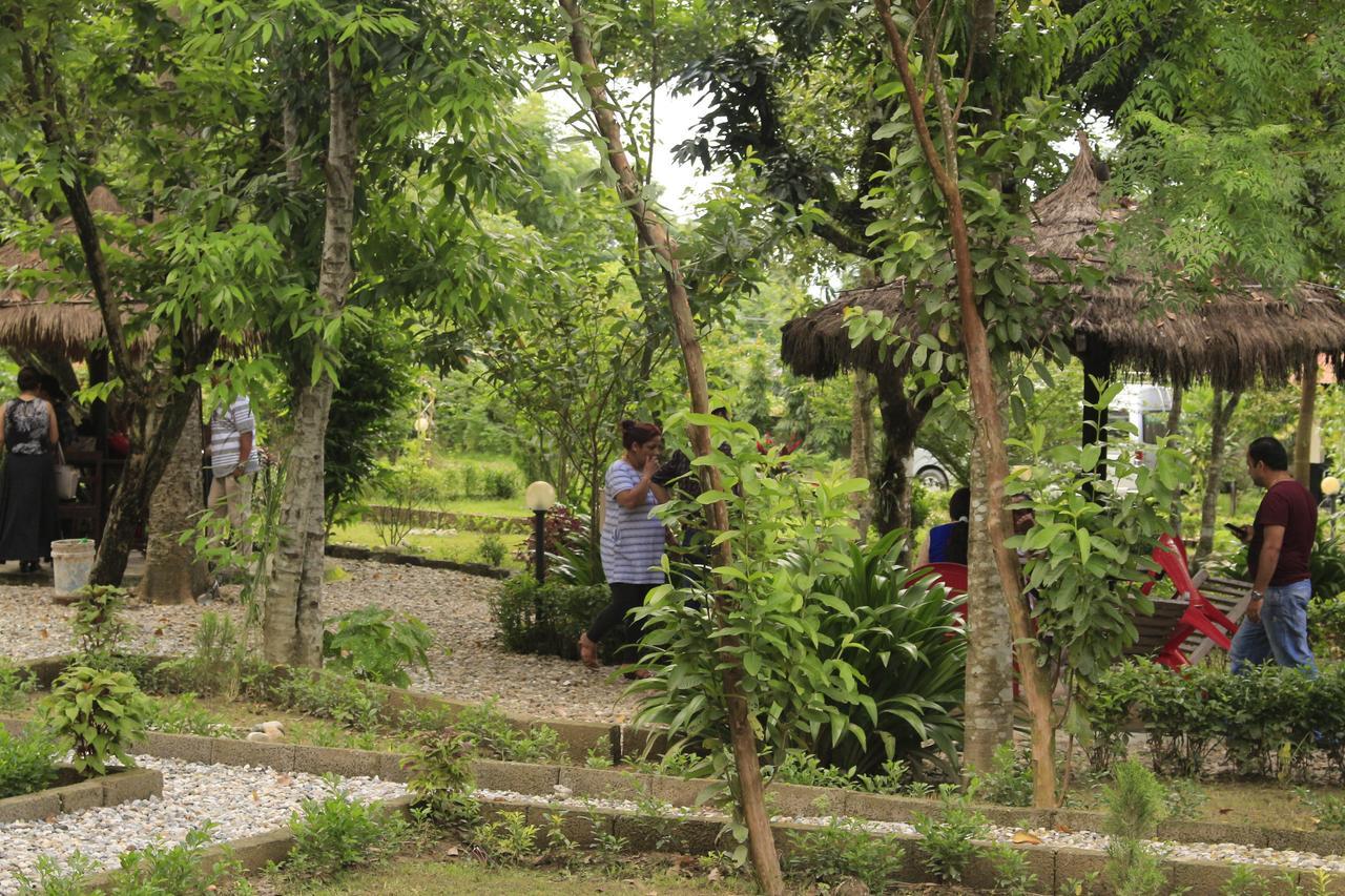 Chitwan Safari Camp & Lodge Sauraha Exterior foto