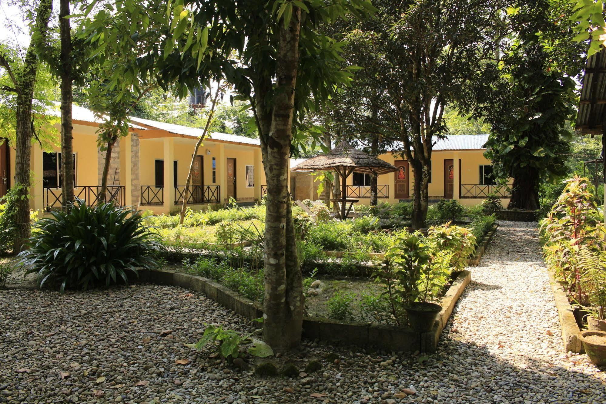 Chitwan Safari Camp & Lodge Sauraha Exterior foto